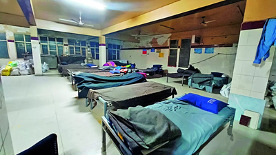 The stated capacity of this shelter at commercial building motia khan is 540 toi found just 15 beds.jpeg