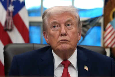 Trump threatens tariffs on any country selling oil to cuba a move that puts pressure on mexico.jpg