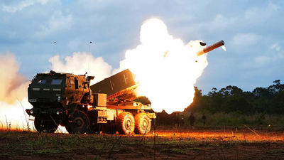 Us army39s high mobility artillery rocket system.jpg