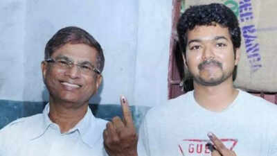Vijay is not in talking terms with father sa chandrasekhar major rift in the family 1604873243 1.jpg