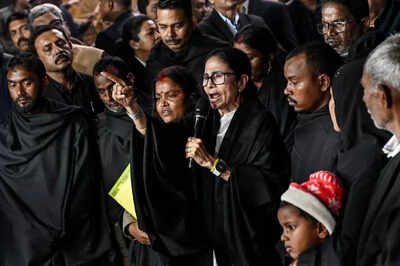 After parading sir victims didi walks out of cec meet.jpg