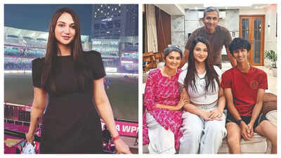 Anaya bangar with her father sanjay mother kashmira and brother atharva.jpg