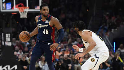 Cleveland cavaliers donovan mitchell vs denver nuggets.jpg