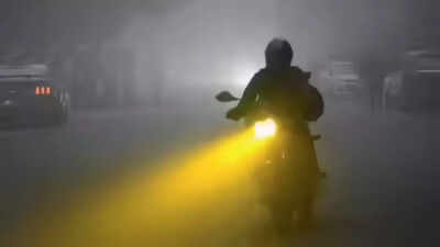 Dense fog enveloped delhi on monday morning file photo.jpg