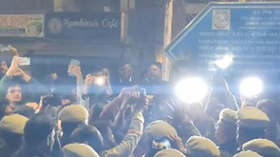 Du bans protest ani.jpg