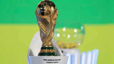 Fifa trophy 1002.jpg