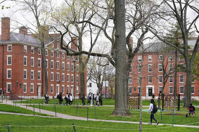 Harvards financial aid expansion leaves some students in a gray zone.jpg