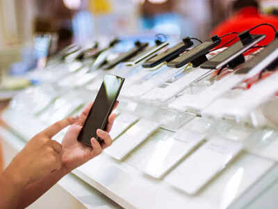 Idc forecasts smartphone market to suffer its biggest decline ever in 2026.jpg