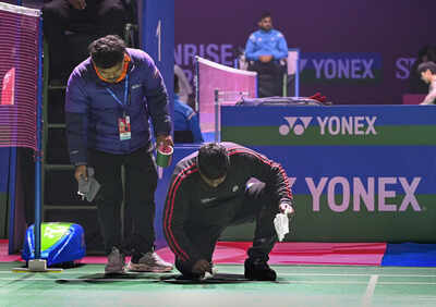 India open badminton 39bird droppings39 interrupt match.jpg