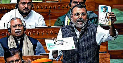 Nishikant takes a page out of rahuls book to attack cong.jpg