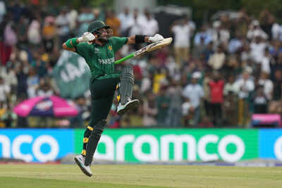 Pakistan grabs super 8 spot at t20 world cup india wins toss and bats against the netherlands.jpg
