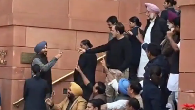 Rahul gandhi had on wednesday exchanged barbs with former party colleague and union minister ravneet.jpeg
