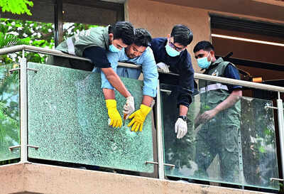 Shots fired at rohit shetty home in mumbai 4 held.jpg