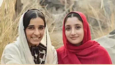 Two female fidayeen.jpg