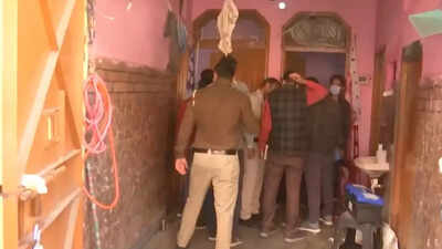 Woman 3 kids found dead with throats slit in delhi missing husband is main suspect.jpg