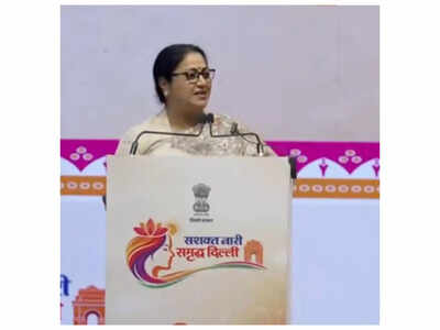 90cr given via dbt to 30000 girls in first phase of ladli scheme delhi cm rekha gupta .jpg