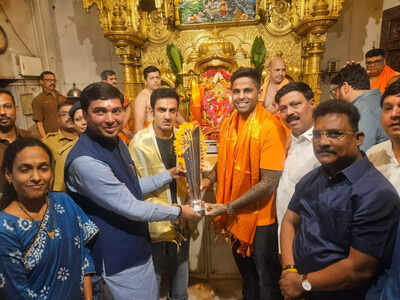Gautam gambhir suryakumar yadav offer prayers at shree siddhivinayak temple.jpg