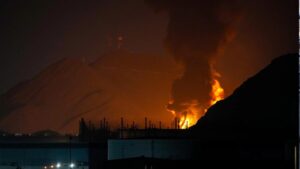 Iran threatens to target all economic hubs in the region ap.jpg