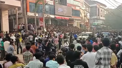 Massive crowd gathers at shop police resort to lathicharge.jpg
