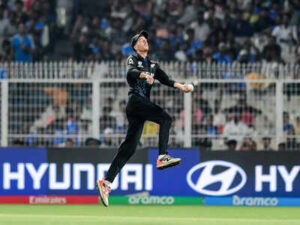 New zealand skipper mitchell santner.jpg