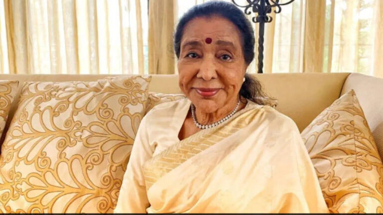 Legendary singer Asha Bhosle suffers a heart attack, rushed to Breach Candy hospital in Mumbai
