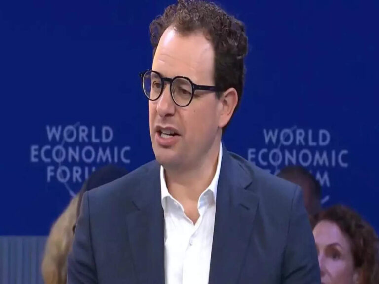 Fears of Anthropic’s new AI model reach Canada, gets execs of biggest banks in huddle